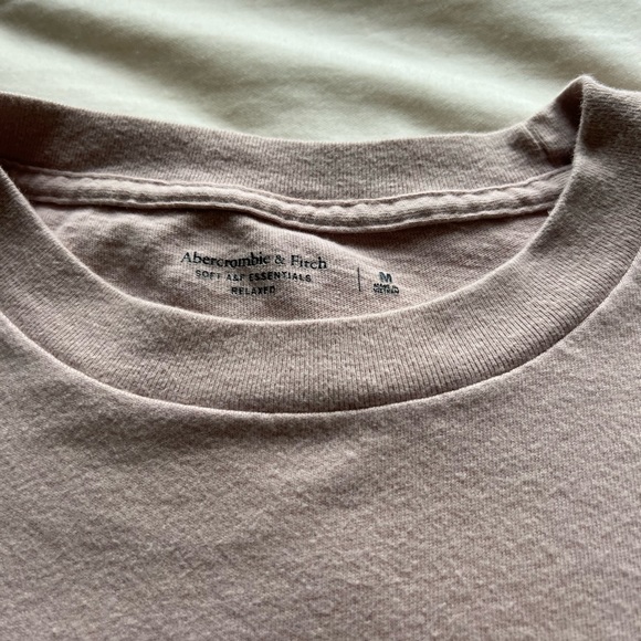 Mens Abercrombie and Fitch tshirt - Picture 2 of 3